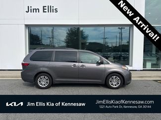 Used 2016 Toyota Sienna XLE image 1