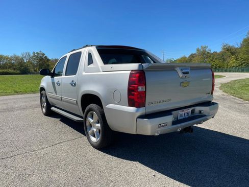 Used 2011 Chevrolet Avalanche LS w/ Regional Value Package image 3
