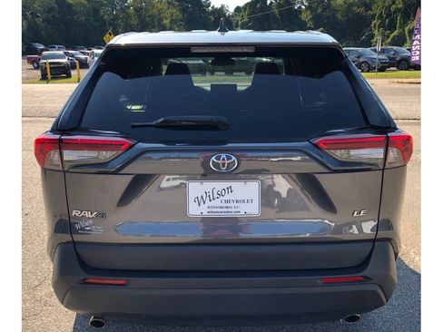 Used 2022 Toyota RAV4 LE image 5