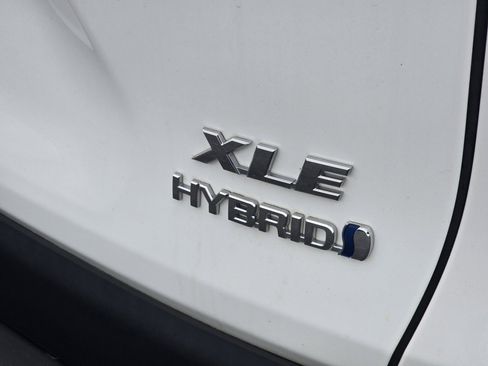Certified 2022 Toyota RAV4 XLE w/ Convenience Package AWD/4WD image 17