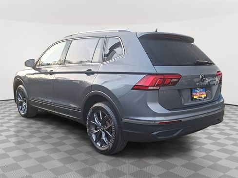 Certified 2022 Volkswagen Tiguan SE w/ Panoramic Sunroof Package image 7