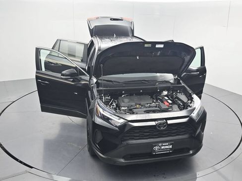 Used 2024 Toyota RAV4 XLE FWD image 60