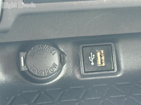 Used 2025 Toyota RAV4 XLE image 23