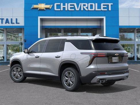 Used 2026 Chevrolet Traverse LT w/ Driver Confidence Package FWD image 3