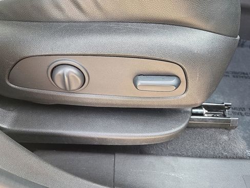 Used 2024 GMC Terrain SLT image 15