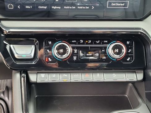 Used 2025 GMC Sierra 2500 AT4 image 25