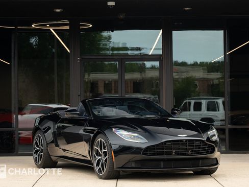 Used 2019 Aston Martin DB11 Volante RWD image 1