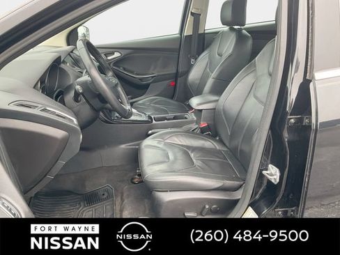 Used 2018 Ford Focus Titanium w/ Titanium Technology Package FWD image 12