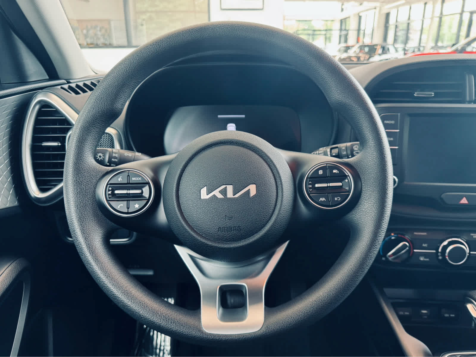 Used 2023 Kia Soul LX w/ LX Technology Package FWD image 18
