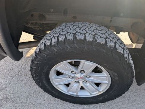 Used 2018 GMC Sierra 1500 SLE w/ SLE Value Package image 6