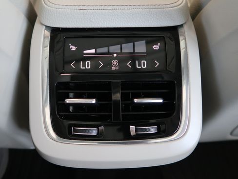 Used 2017 Volvo XC90 T6 Momentum w/ Vision Package AWD/4WD image 34