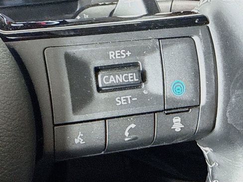 Used 2025 Nissan Pathfinder Platinum FWD image 11