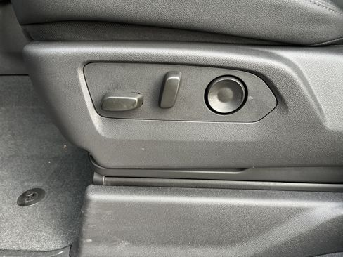 Used 2025 Chevrolet Silverado 1500 ZR2 w/ Technology Package image 12