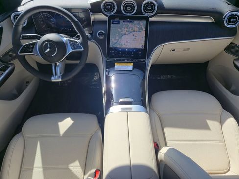 Used 2025 Mercedes-Benz GLC 300 4MATIC image 9