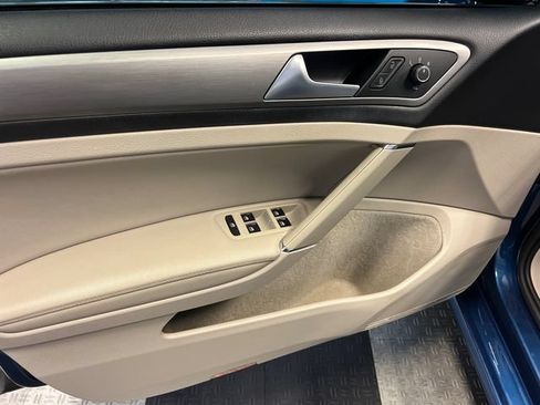 Used 2017 Volkswagen Golf SportWagen FWD image 7