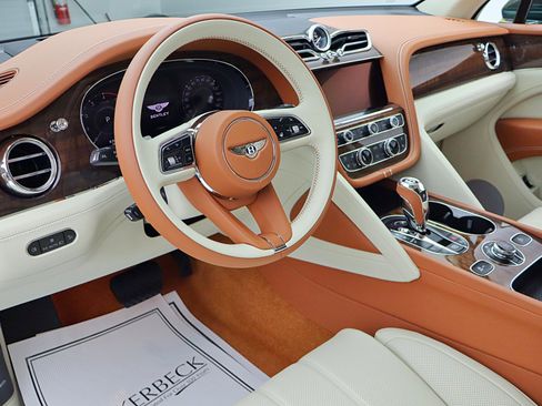 New 2025 Bentley Bentayga Extended Wheelbase image 26