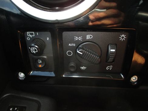 Used 2005 HUMMER H2 w/ Preferred Equipment Group AWD/4WD image 16