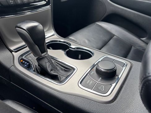 Used 2022 Jeep Grand Cherokee Limited image 40