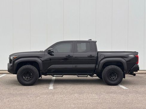 Used 2024 Toyota Tacoma TRD Off-Road w/ TRD Off Road Premium Package AWD/4WD image 2
