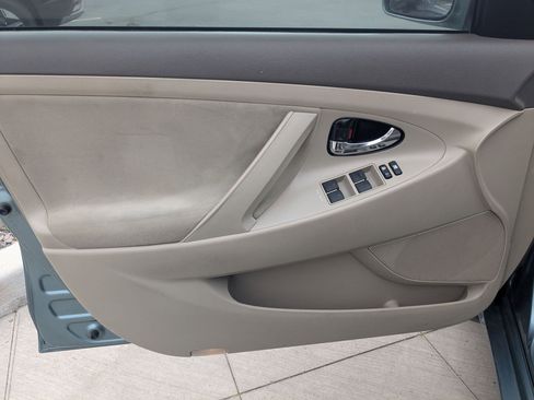 Used 2010 Toyota Camry SE image 15