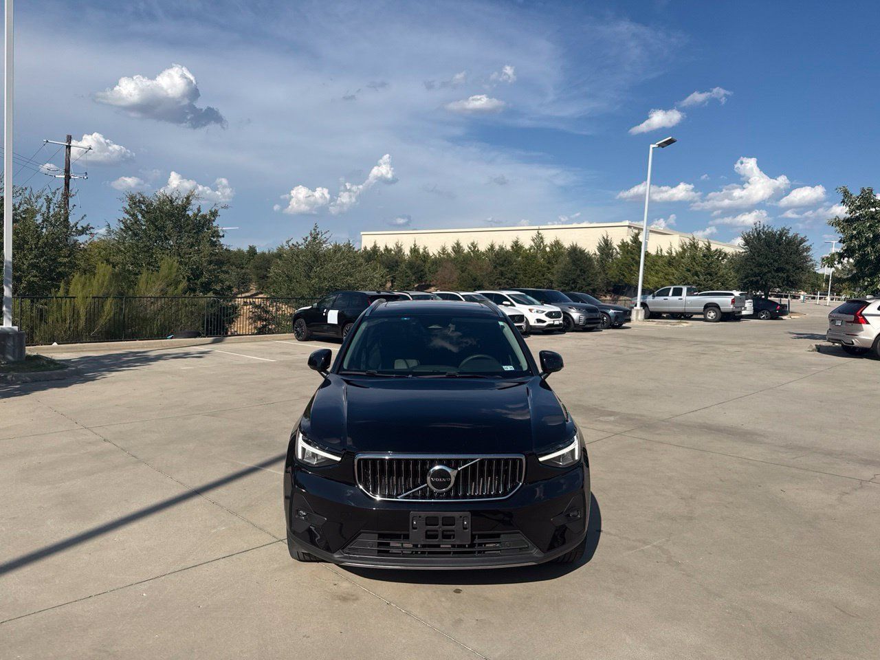 Used 2023 Volvo XC40 B5 Plus w/ Protection Package Premier AWD/4WD image 2