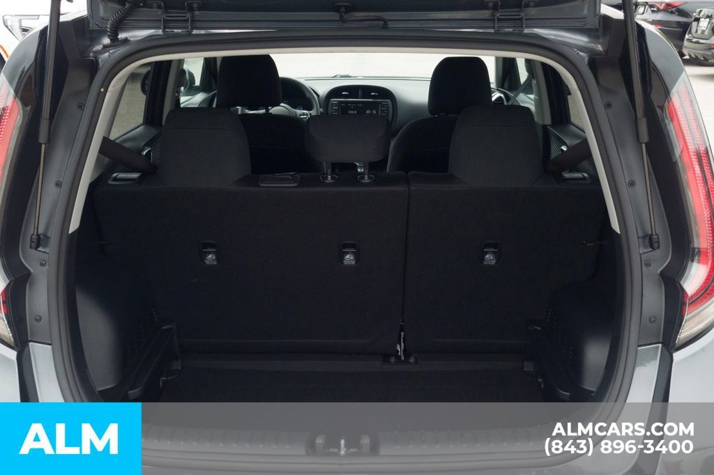 Used 2025 Kia Soul LX w/ LX Technology Package FWD image 8