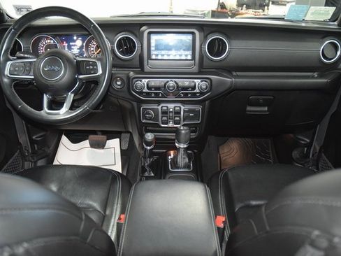 Used 2018 Jeep Wrangler Unlimited Sahara image 31