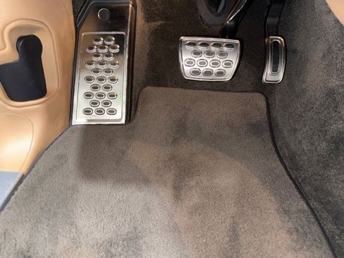 Used 2017 Bentley Bentayga image 46