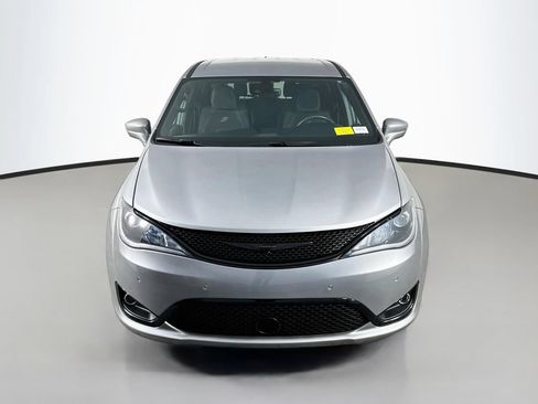 Used 2019 Chrysler Pacifica Touring Plus w/ Advanced Safetytec Group FWD image 2