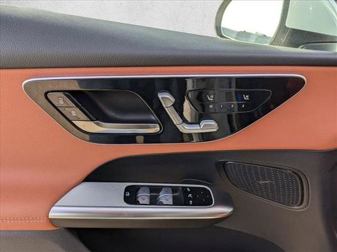 Certified 2026 Mercedes-Benz GLC 300 image 4