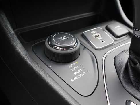 Used 2022 Jeep Cherokee Latitude Lux AWD/4WD image 26
