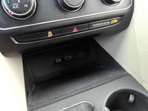 Used 2018 Volkswagen Atlas SE image 43