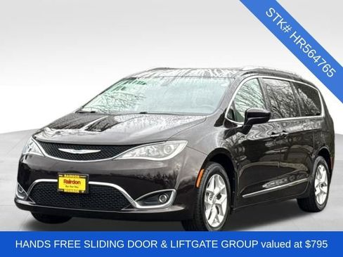 Used 2017 Chrysler Pacifica Touring-L Plus w/ Tire & Wheel Group image 3