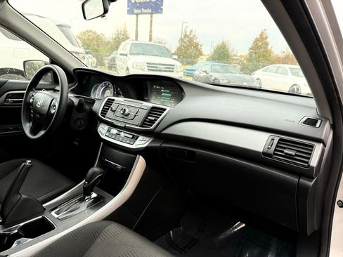 Used 2015 Honda Accord LX image 21