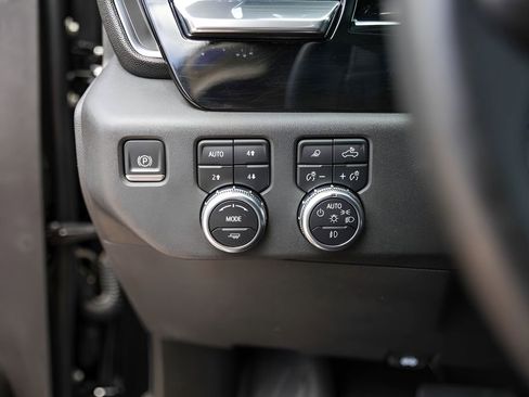 Used 2023 GMC Sierra 1500 SLT AWD/4WD image 18