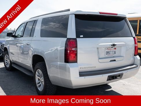 Used 2019 Chevrolet Suburban LT w/ Luxury Package RWD image 4