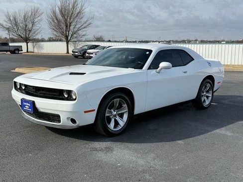 Used 2019 Dodge Challenger SXT image 7