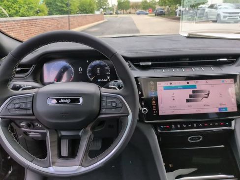 New 2026 Jeep Grand Cherokee L Limited AWD/4WD image 31
