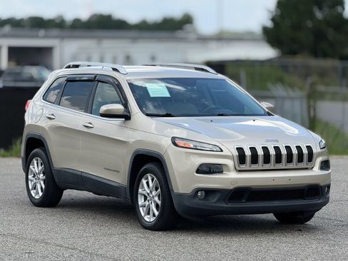 Used 2015 Jeep Cherokee Latitude w/ Comfort/Convenience Group FWD image 1