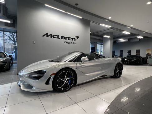 Used 2026 McLaren 750S Spider image 2