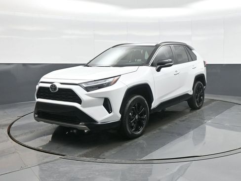 Used 2025 Toyota RAV4 XSE image 3