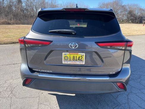 Used 2021 Toyota Highlander XLE image 6