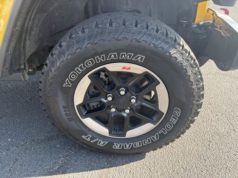 Used 2018 Jeep Wrangler Unlimited Rubicon w/ Dual Top Group AWD/4WD image 18