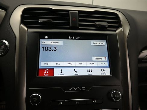 Used 2019 Ford Fusion SE image 25