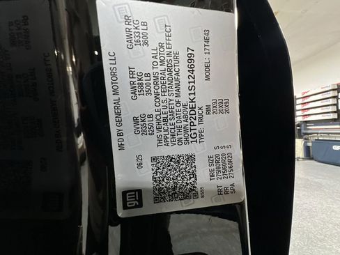 New 2025 GMC Canyon AT4 w/ Nightfall Edition image 35