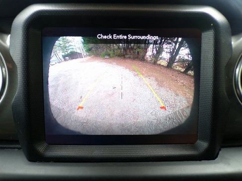 Used 2020 Jeep Wrangler Unlimited Sahara image 22