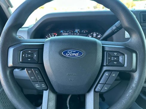 Used 2022 Ford E-350 and Econoline 350 Super Duty image 12