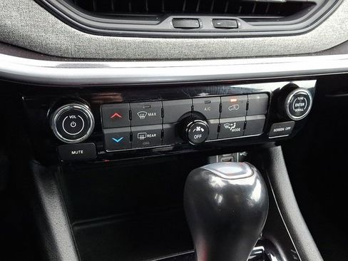 Certified 2022 Jeep Compass Latitude image 18