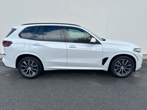 Certified 2024 BMW X5 xDrive40i w/ M Sport Package image 3