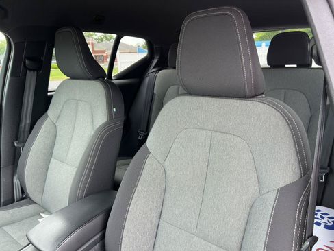 Used 2024 Volvo XC40 B5 Core AWD/4WD image 10